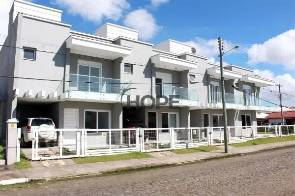 Sobrado com 3 dormitórios, sendo um suíte em Xangri-lá: 1ª foto da galeria de imagens do imóvel