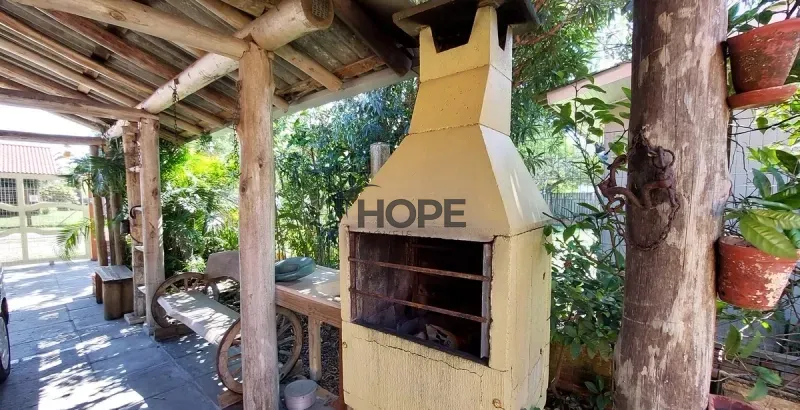 Excelente casa com amplo pátio em Atlântida: 3ª foto da galeria de imagens do imóvel