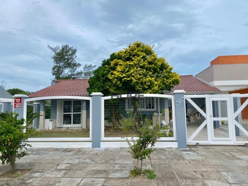 Casa composta por 4 dormitórios próxima ao mar de Capão da Canoa!: 1ª foto da galeria de imagens do imóvel