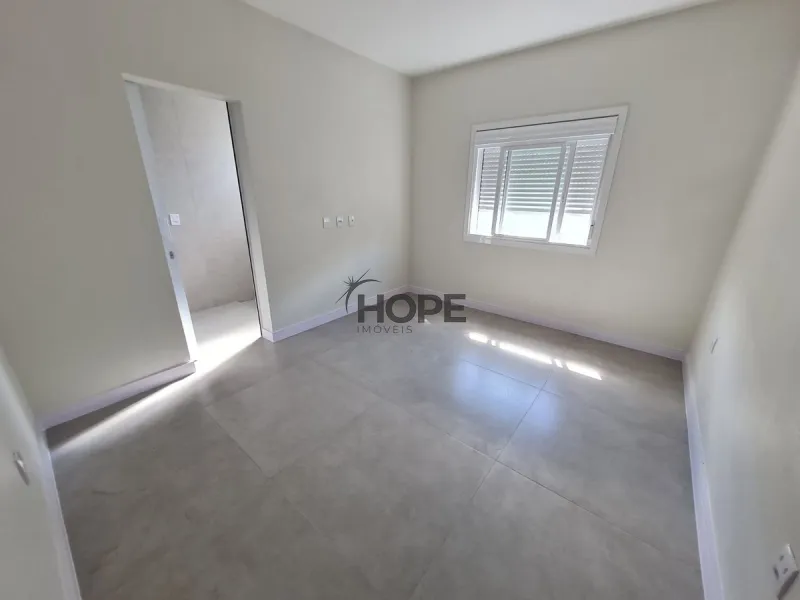 Linda casa com 2 dormitórios sendo um suíte próximo ao mar!: 2ª foto da galeria de imagens do imóvel