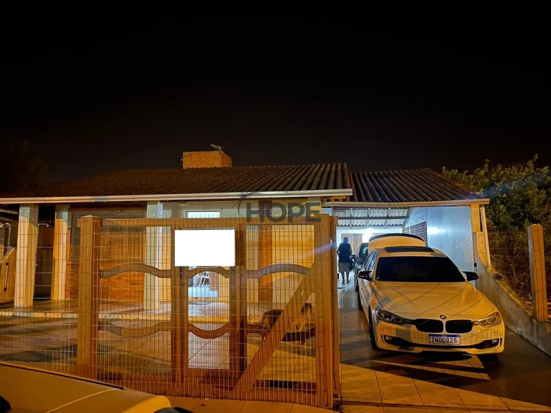 Casa com 4 dormitórios em Atlantida Sul