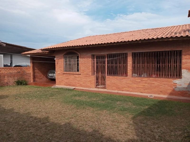 Casa a venda com dois dormitórios em Atlântida Sul