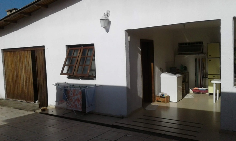 Casa a venda com 3 dormitórios em Atlântida Sul