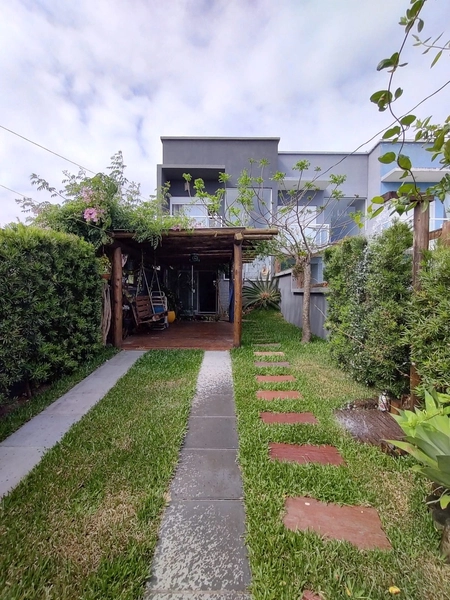LINDA E ACONCHEGANTE CASA À VENDA EM XANGRI-LÁ: 2ª foto da galeria de imagens do imóvel