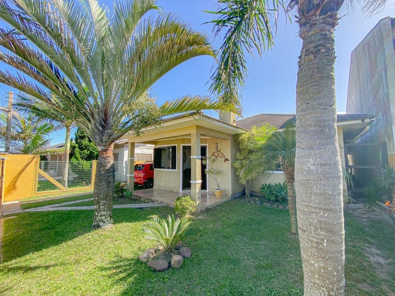 LINDA CASA COM 3 DORMITÓRIOS EM ATLÂNTIDA SUL!