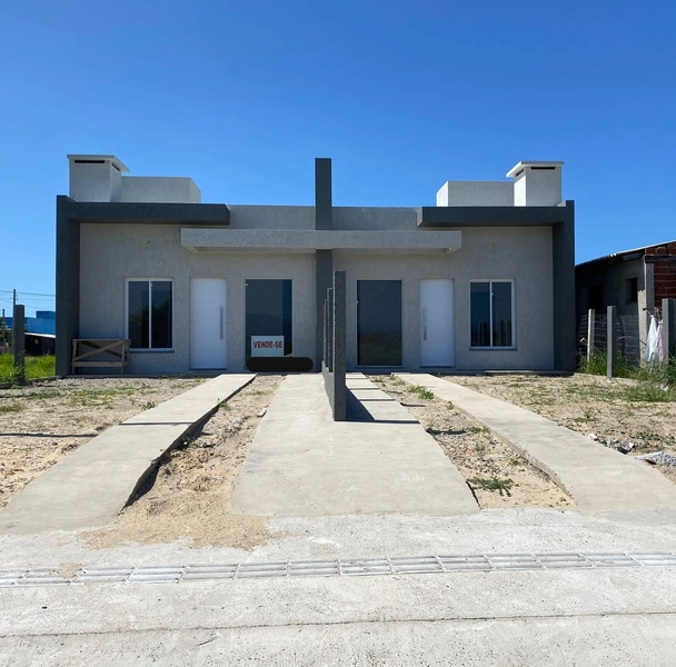 CASA COMPOSTA POR 2 DORMITÓRIOS EM CAPÃO DA CANOA!: 1ª foto da galeria de imagens do imóvel