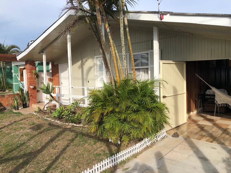 Casa à venda em Capão da Canoa: 1ª foto da galeria de imagens do imóvel