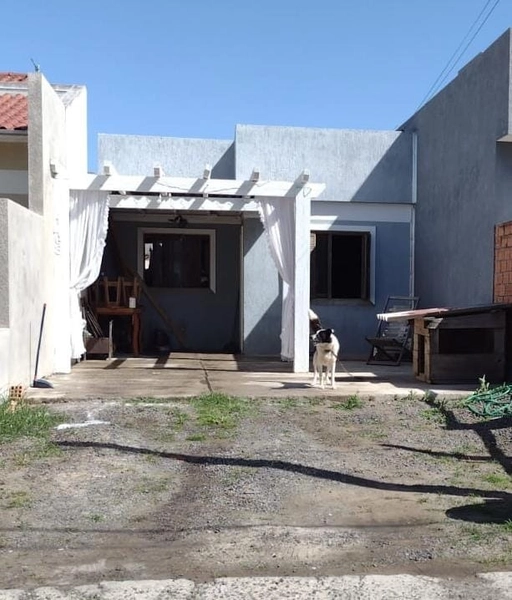 Casa 2 dormitórios em capão da canoa: 1ª foto da galeria de imagens do imóvel