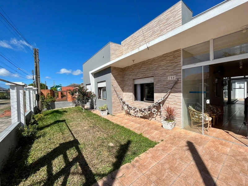 CASA COM 7 DORMITÓRIOS EM ATLÂNTIDA SUL!