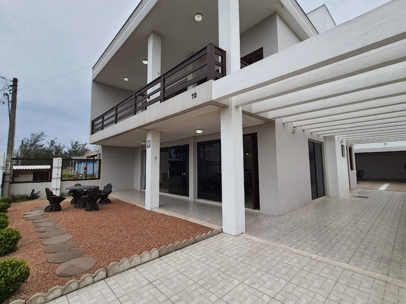 CASA COM 4 DORMITÓRIOS EM CAPÃO DA CANOA!