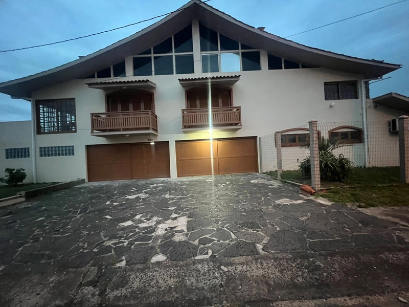 Casa 5 Dormitórios em CAPÃO DA CANOA/Jardim Beira Mar