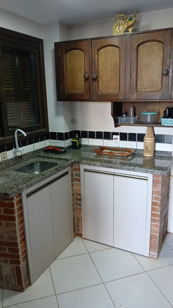 EXCELENTE CASA COM PISCINA E AMPLO PÁTIO À VENDA EM ATLÂNTIDA SUL: 5ª foto da galeria de imagens do imóvel