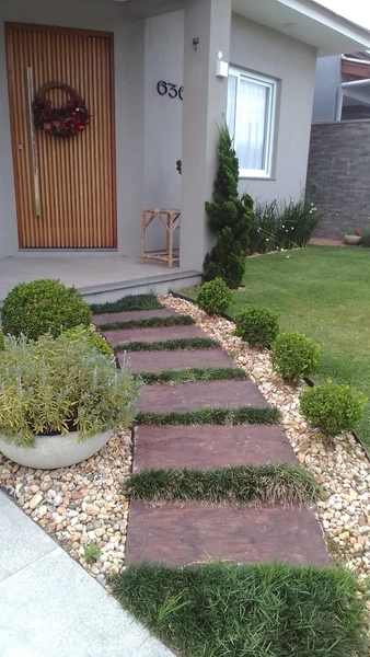 LINDA CASA COM PISCINA E ANEXO À VENDA EM ATLÂNTIDA SUL