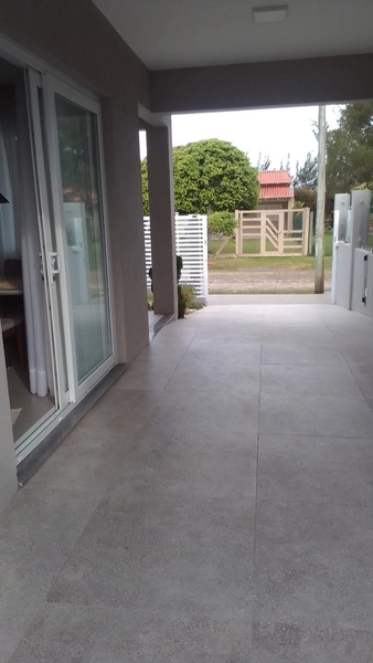 LINDA CASA COM PISCINA E ANEXO À VENDA EM ATLÂNTIDA SUL: 6ª foto da galeria de imagens do imóvel