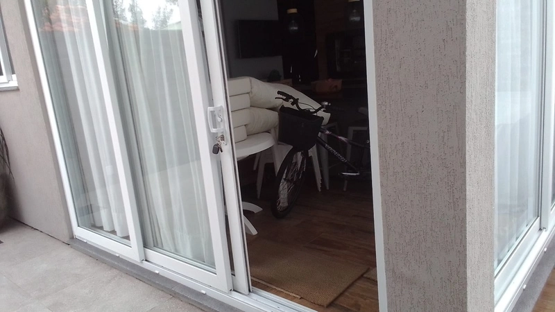 LINDA CASA COM PISCINA E ANEXO À VENDA EM ATLÂNTIDA SUL: 7ª foto da galeria de imagens do imóvel