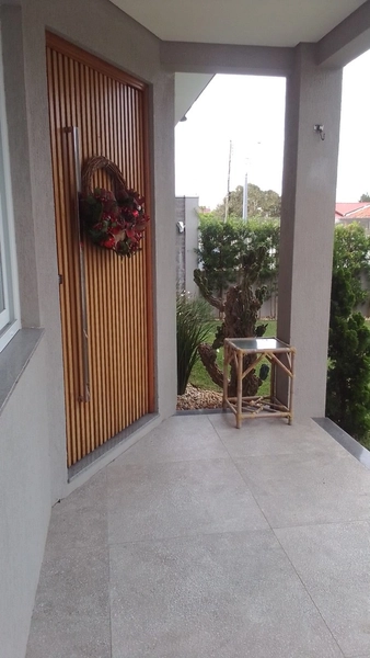 LINDA CASA COM PISCINA E ANEXO À VENDA EM ATLÂNTIDA SUL: 2ª foto da galeria de imagens do imóvel