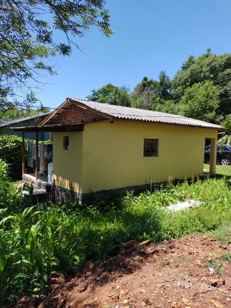 CASA A VENDA EM LOCAL TRANQUILO EM IVOTI-RS: 2ª foto da galeria de imagens do imóvel