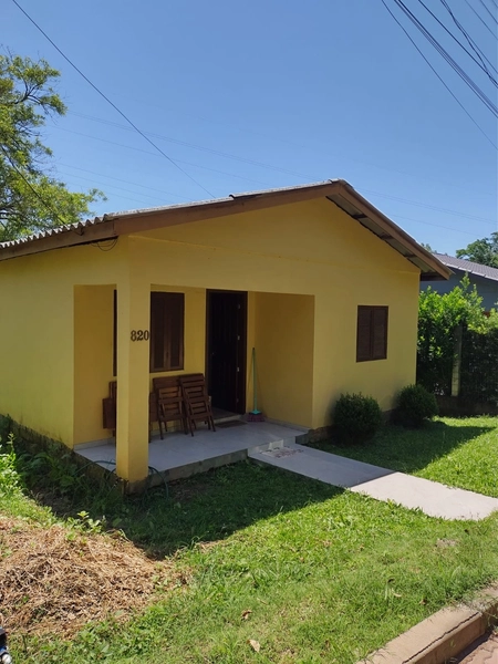 CASA A VENDA EM LOCAL TRANQUILO EM IVOTI-RS: 1ª foto da galeria de imagens do imóvel