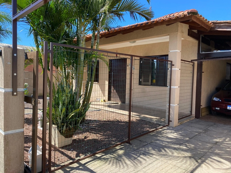 LINDA CASA À VENDA EM CAPÃO NOVO!: 2ª foto da galeria de imagens do imóvel