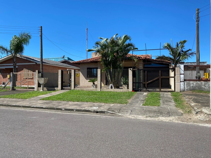 LINDA CASA À VENDA EM CAPÃO NOVO!: 3ª foto da galeria de imagens do imóvel