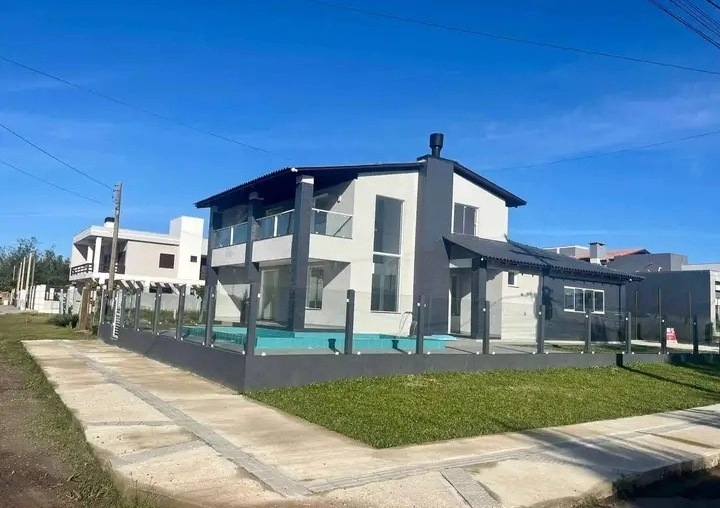 Casa 3 dormitórios, lado mar em Capão da Canoa/Jardim Beira Mar