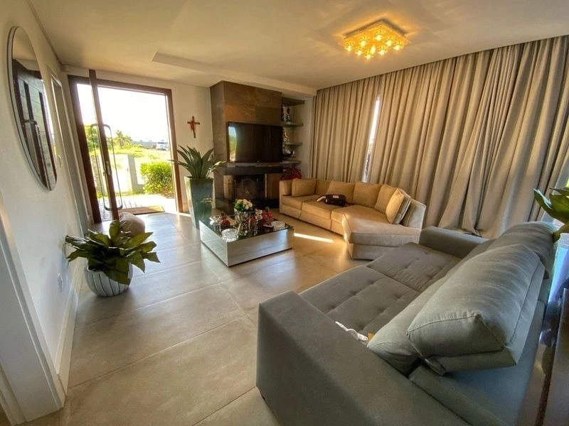 CASA 4 DORMITÓRIOS EM XANGRI-LÁ/ ATLÂNTIDA: 3ª foto da galeria de imagens do imóvel