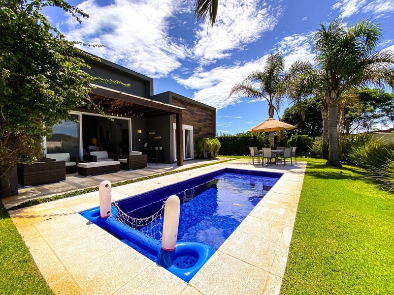 CASA EM CONDOMÍNIO FECHADO/XANGRI-LÁ: 2ª foto da galeria de imagens do imóvel