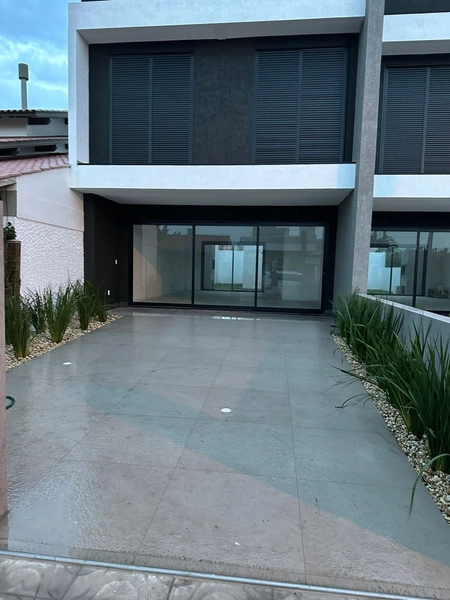 SOBRADO 3 SUÍTES EM XANGRI-LÁ/CENTRO: 1ª foto da galeria de imagens do imóvel