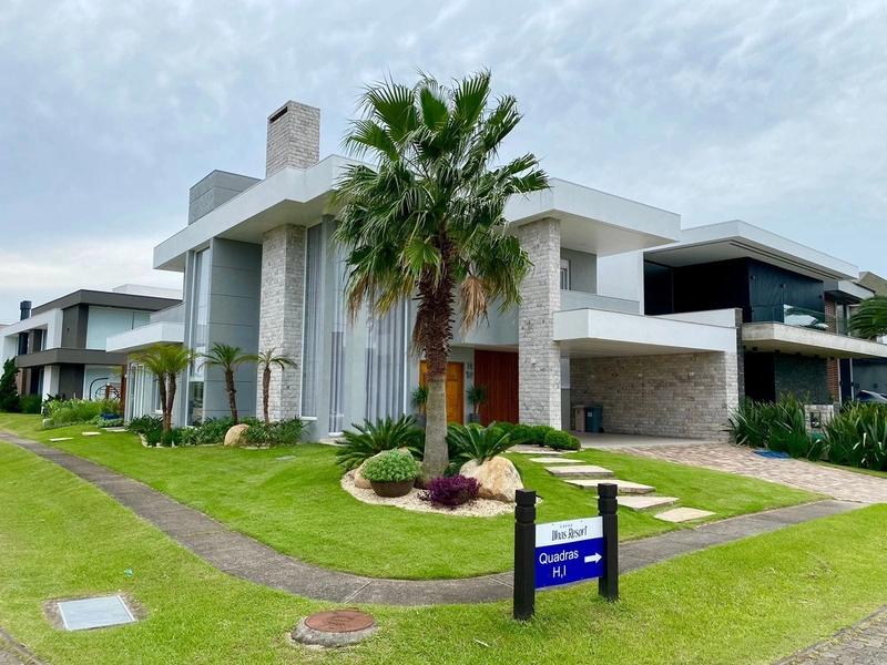 SOBRADO 4 SUÍTES EM CONDOMÍNIO FECHADO/CAPÃO DA  CANOA