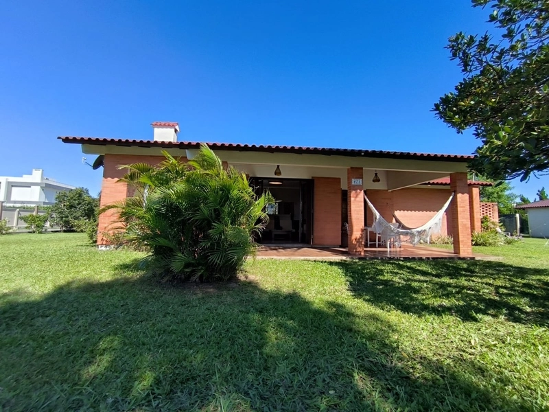 Linda casa lado mar à venda em Capão da Canoa!: 1ª foto da galeria de imagens do imóvel