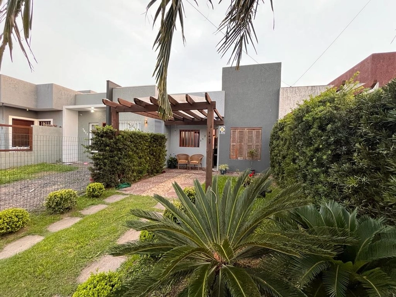 Linda casa à venda em Capão da Canoa!: 1ª foto da galeria de imagens do imóvel