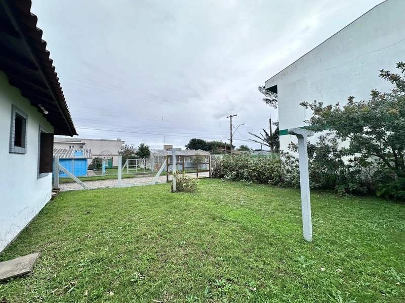 Ótima casa com amplo terreno à venda em Atlântida Sul!: 2ª foto da galeria de imagens do imóvel