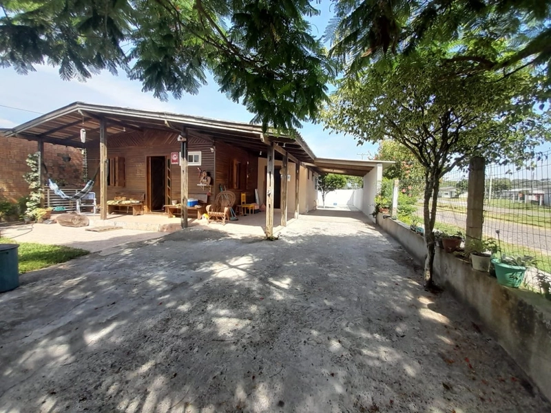 Excelente casa mista com amplo terreno à venda!: 1ª foto da galeria de imagens do imóvel