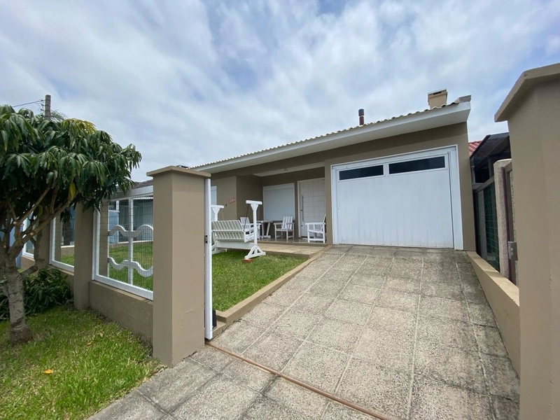 Linda casa térrea à venda em Capão Novo!: 1ª foto da galeria de imagens do imóvel