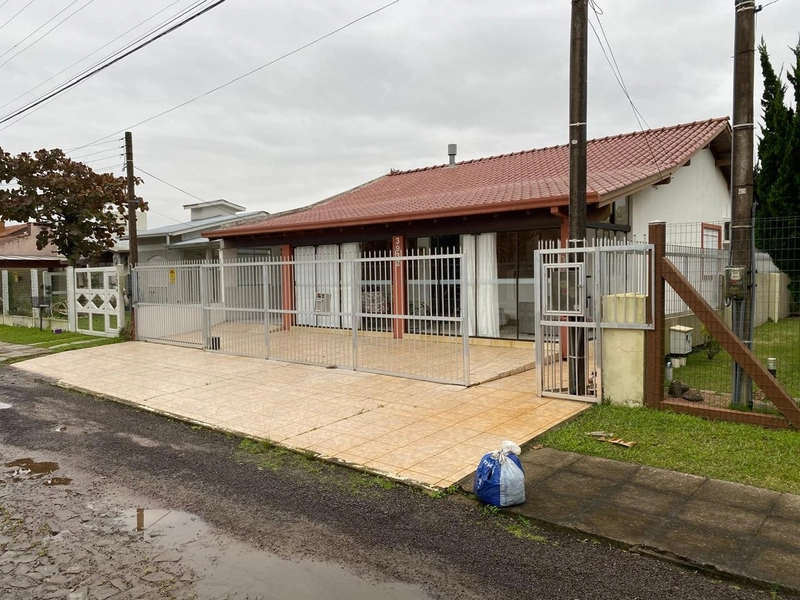 Linda casa térrea à venda em Capão Novo!
