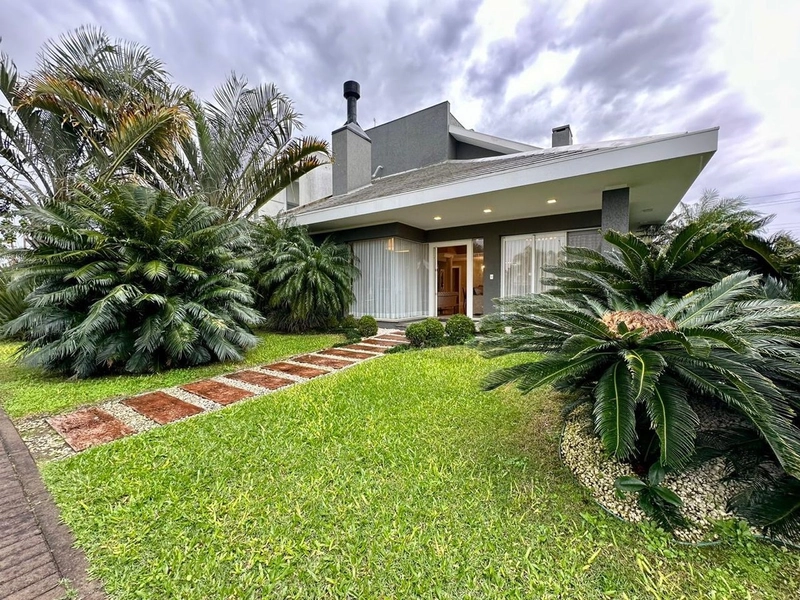 CASA  EM CONDOMÍNIO FECHADO EM CAPÃO DA CANOA/VELAS DA MARINA