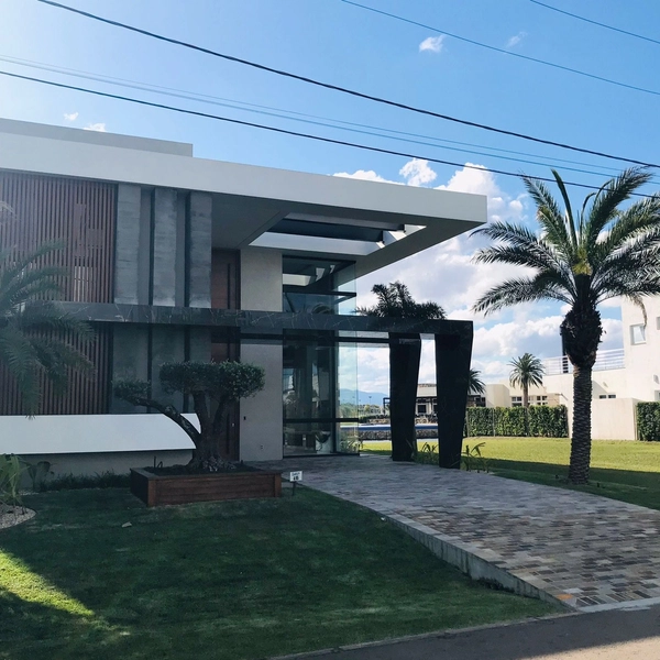 CASA EM CONDOMÍNIO FECHADO EM XANGRI-LÁ: 3ª foto da galeria de imagens do imóvel