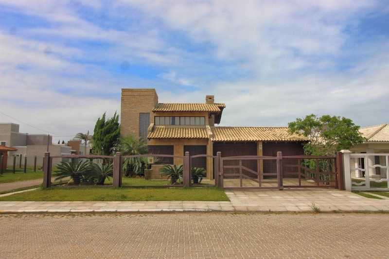 CASA 4 DORMITÓRIOS EM XANGRI-LÁ/REMANSO: 1ª foto da galeria de imagens do imóvel
