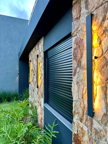 CASA COMPOSTA POR 3 SUÍTES NO BAIRRO ZONA NOVA EM CAPÃO DA CANOA!: 5ª foto da galeria de imagens do imóvel