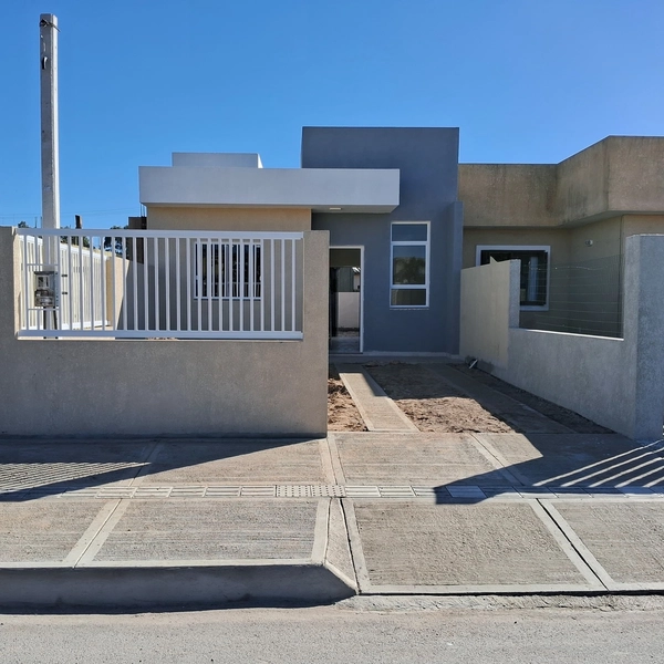 CASA 2 DORMITÓRIOS EM CAPÃO DA CANOA/CAPÃO NOVO!: 1ª foto da galeria de imagens do imóvel