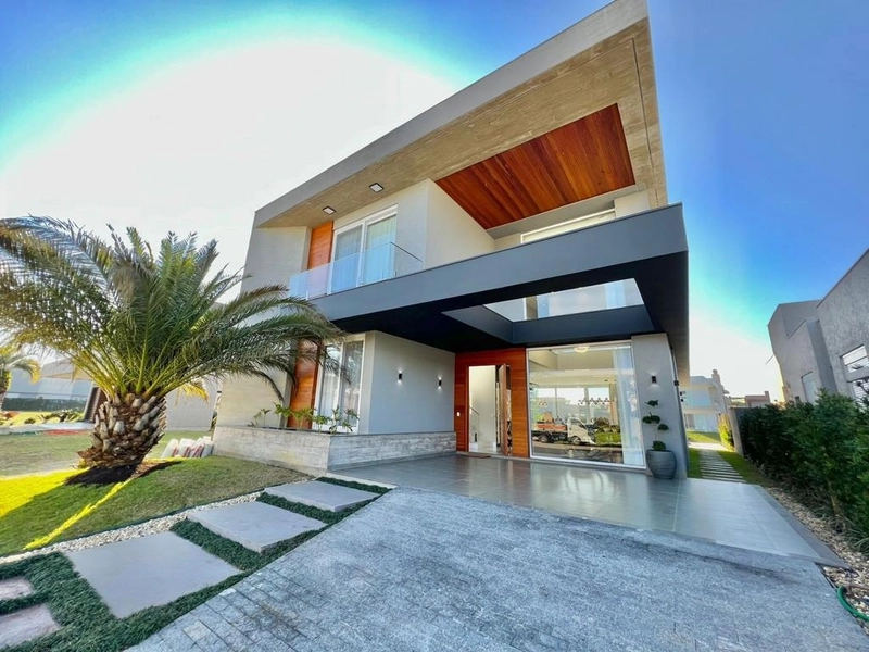 CASA EM CONDOMÍNIO FECHADO