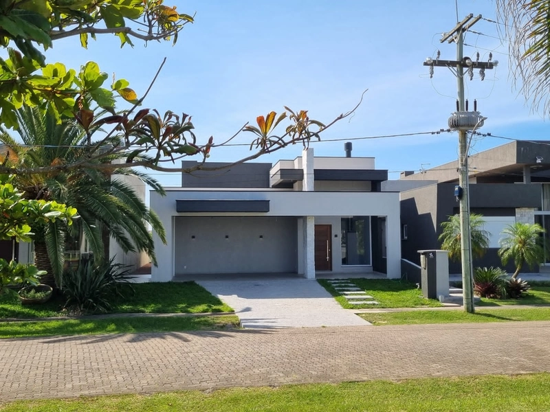 CASA EM CONDOMÍNIO FECHADO