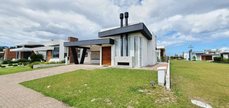CASA TÉRREA  EM CONDOMÍNIO FECHADO