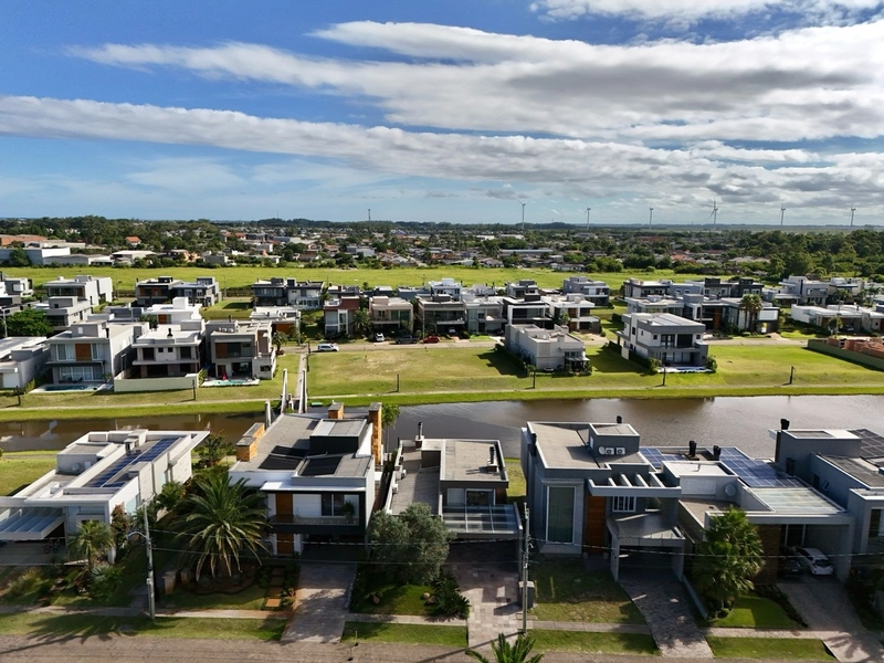 CASA BEIRA LAGO EM CONDOMÍNIO: 29ª foto da galeria de imagens do imóvel