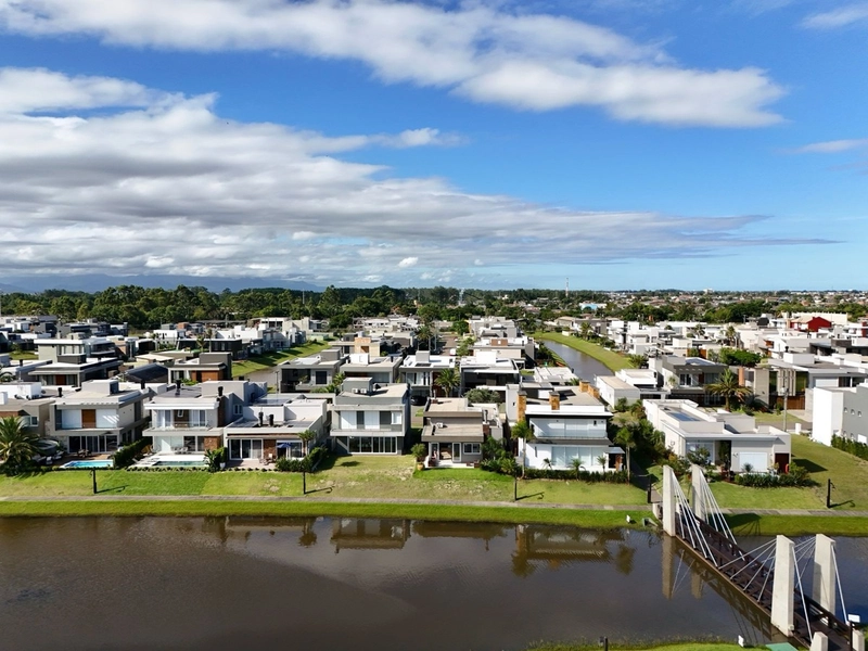 CASA BEIRA LAGO EM CONDOMÍNIO: 30ª foto da galeria de imagens do imóvel