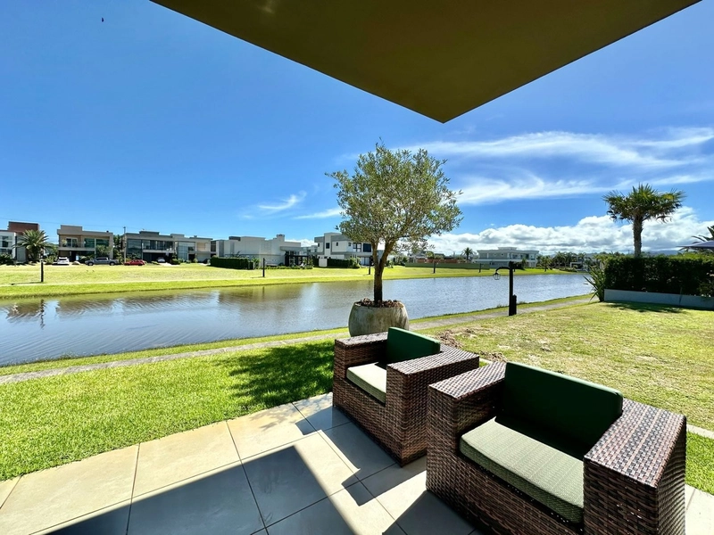 CASA BEIRA LAGO EM CONDOMÍNIO: 27ª foto da galeria de imagens do imóvel