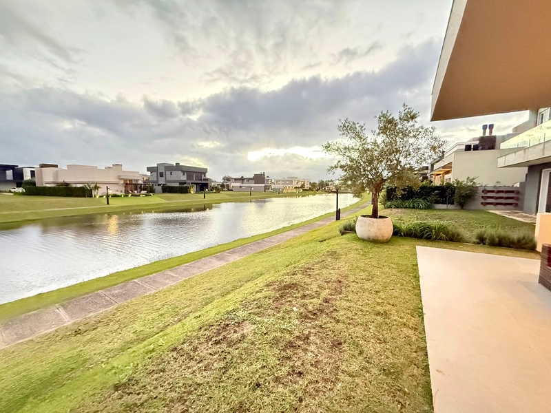 CASA BEIRA LAGO EM CONDOMÍNIO: 24ª foto da galeria de imagens do imóvel