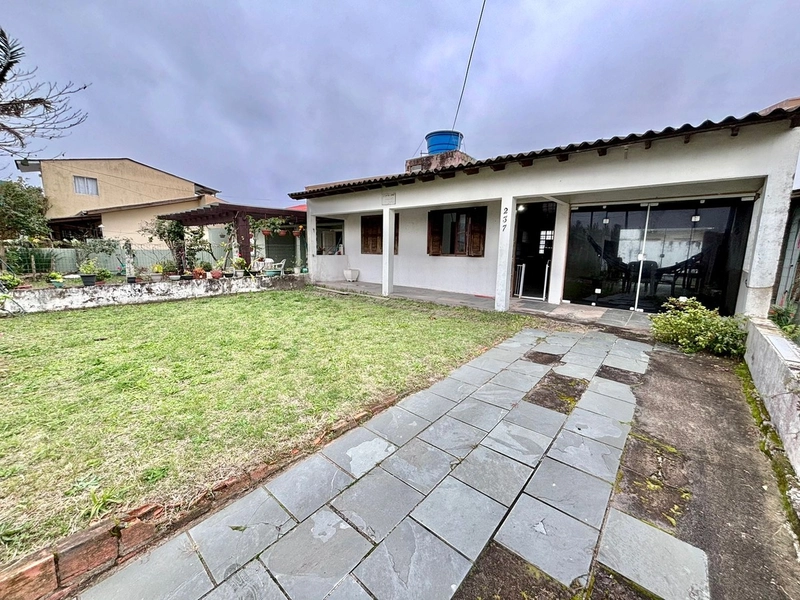 Ótima casa de terreno inteiro à venda em Capão da Canoa!: 1ª foto da galeria de imagens do imóvel