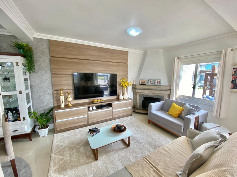 Casa 4 dormitórios em CAPÃO DA CANOA: 2ª foto da galeria de imagens do imóvel
