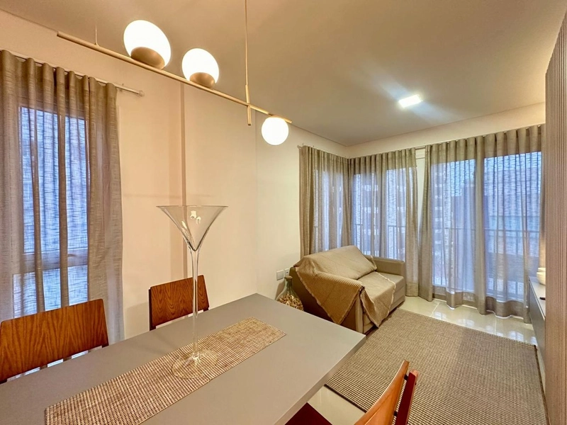 Apartamento de frente com sacada: 2ª foto da galeria de imagens do imóvel